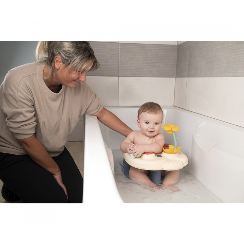 Baby bath time, , medium-null