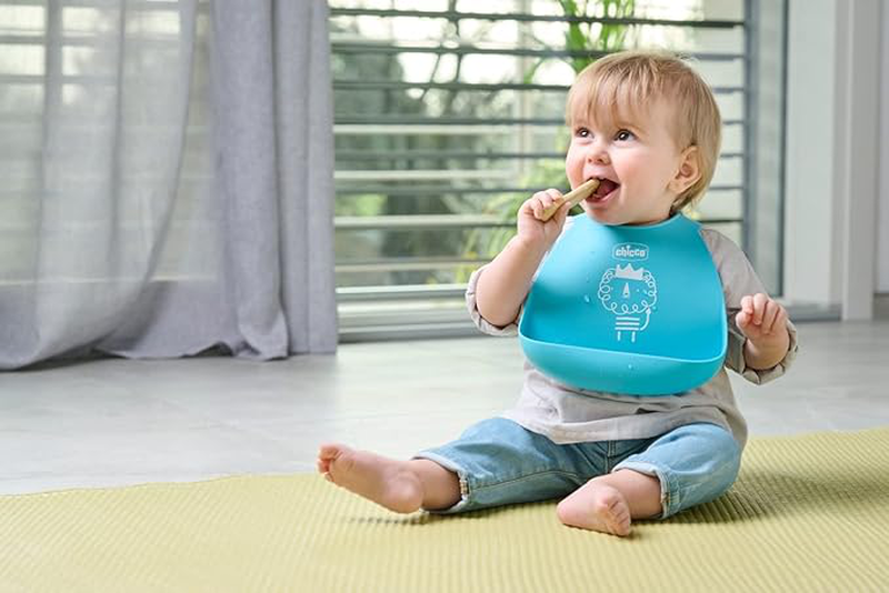 Chicco easy roll silicone bib blue 6m+, , medium-null