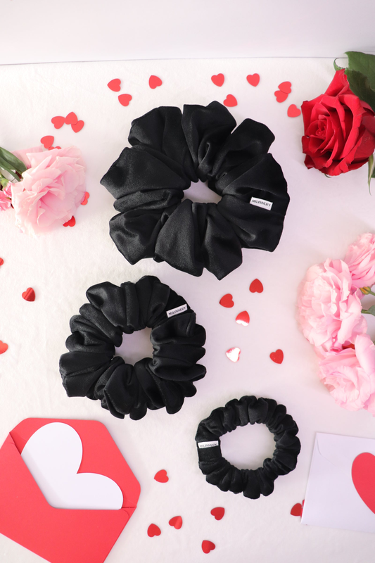 Noir romance velvet scrunchie-null