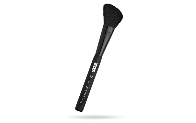 Product image: Angled blusher brush, , medium-null