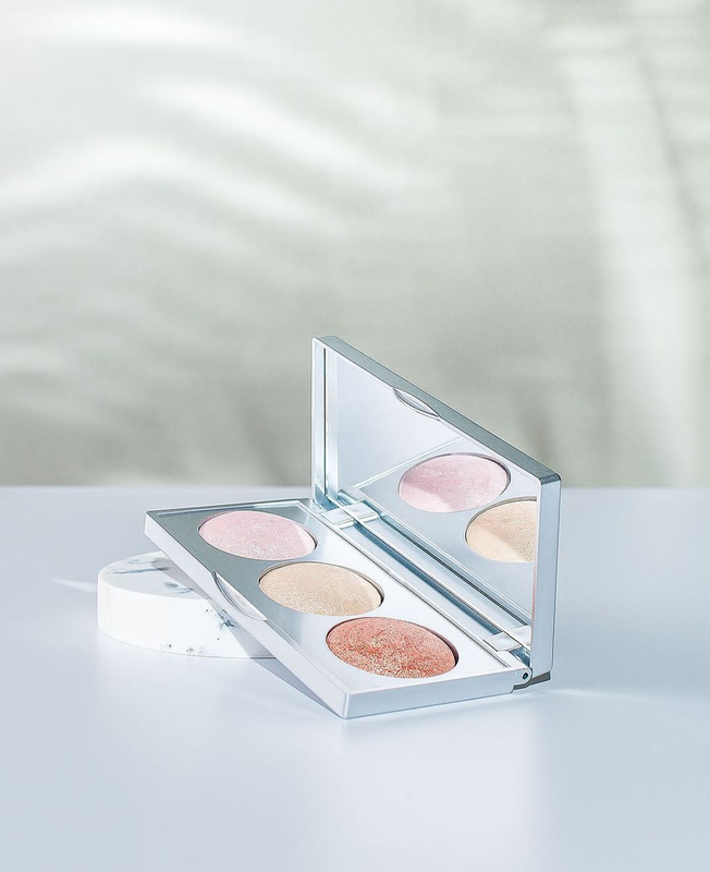 Strobing highlighter palette image number null