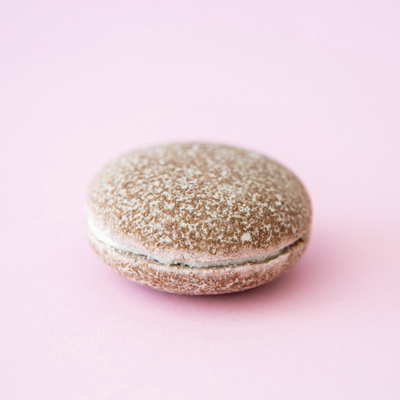 Bath macaron chocolate