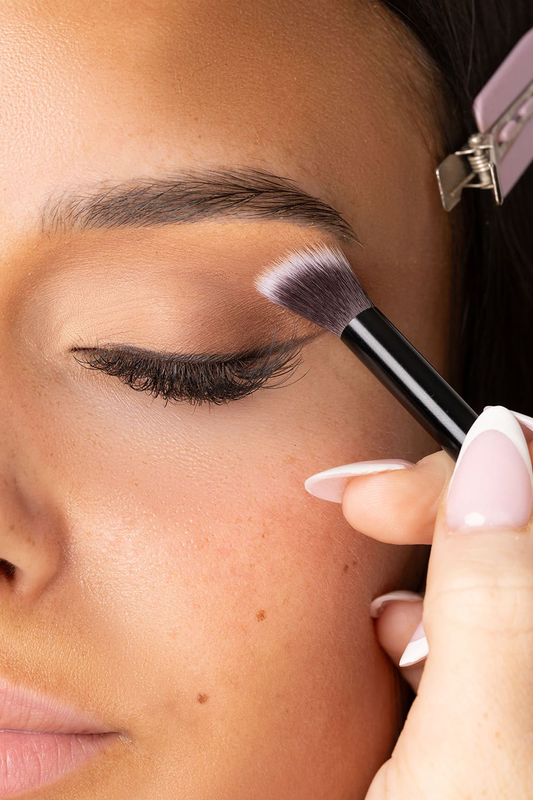 No. 15 angled blending eye brush, , medium-null