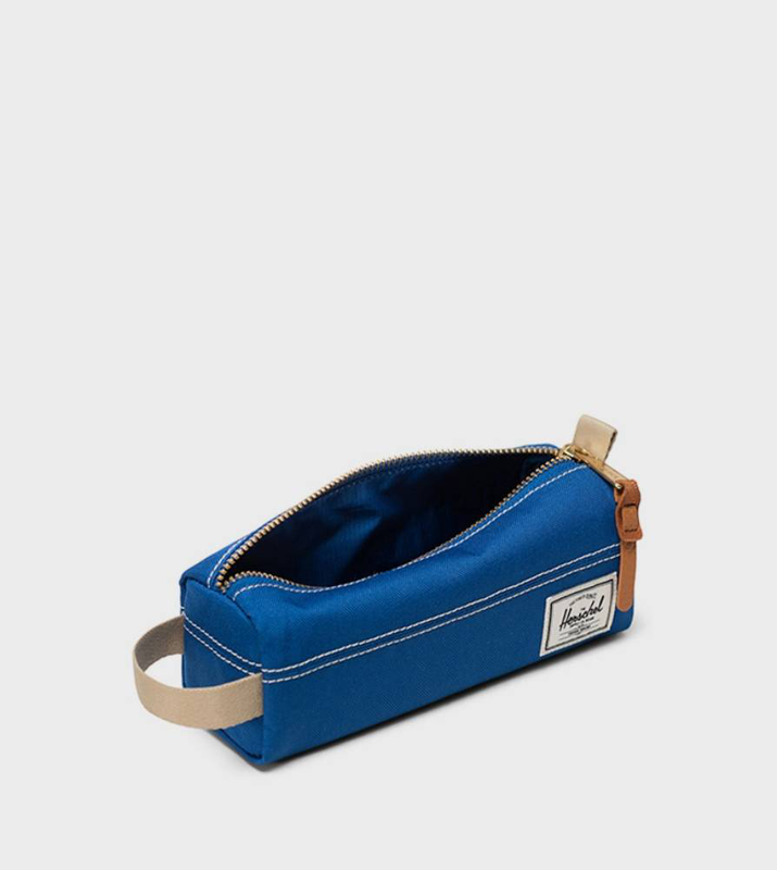 Settlement pencil case-null
