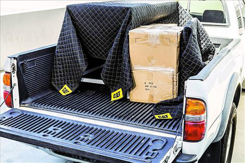 Cat 106365 182.9 x 203.2cm non-woven utility blanket, , medium-null