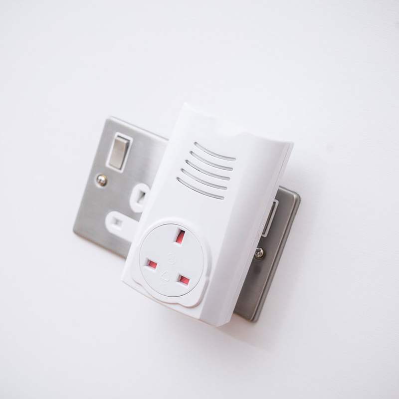 Mercury db300 wireless doorbell plug-in & plug-through 350.300uk, , medium-null