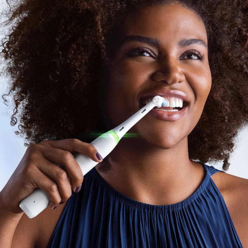 Oral-b io4 ηλεκτρική οδοντόβουρτσα λευκή με 4 λειτουργίες καθαρισμού και θήκη ταξιδίου, , medium-null