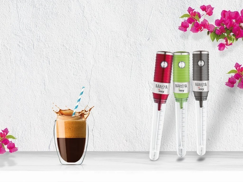 Izzy &sigma;&upsilon;&sigma;&kappa;&epsilon;&upsilon;ή &phi;&rho;&alpha;&pi;έ &chi;&epsilon;&iota;&rho;ό&sigmaf; barista &gamma;&kappa;&rho;ί&zeta;&omicron;, , medium-null