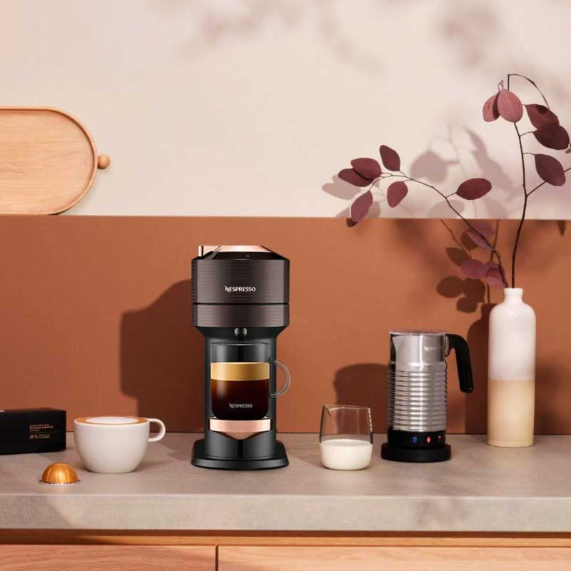 Nespresso &kappa;&alpha;&phi;&epsilon;&tau;&iota;έ&rho;&alpha; &gamma;&iota;&alpha; &kappa;ά&psi;&omicron;&upsilon;&lambda;&epsilon;&sigmaf; vertuo next premium brown, , medium-null