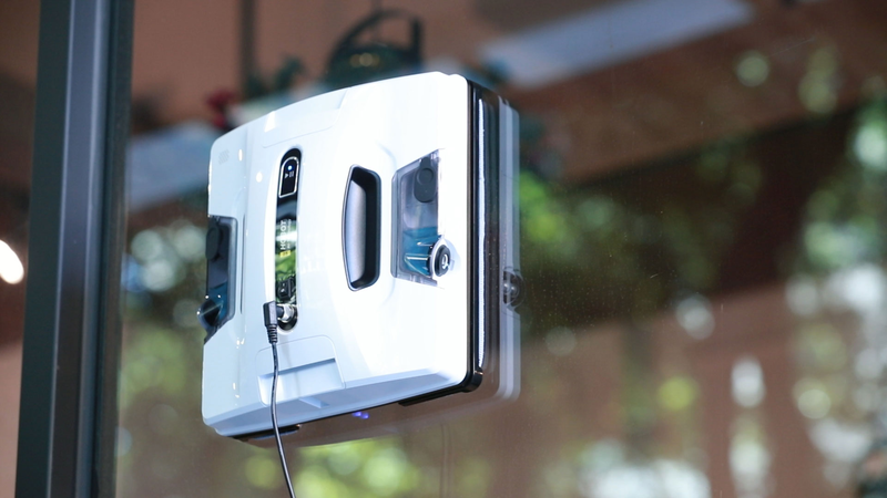 Hobot 2s window cleaning robot image number null