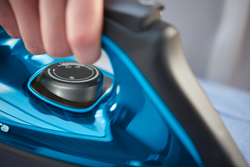 Rowenta dg922 steam iron 2800w with microsteam 400 HD laser soleplate and continuous steam supply 140g/min-null