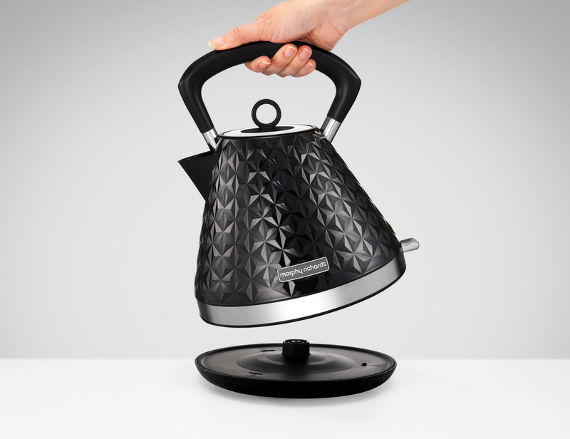Morphy richards 108131 vector pyramid kettle 1.5l - black image number null
