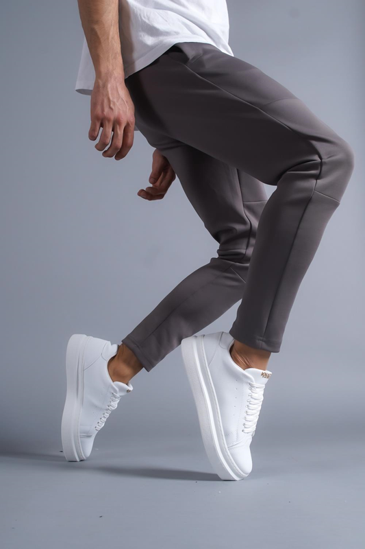 Monochrome sneakers with contrast sole image number null