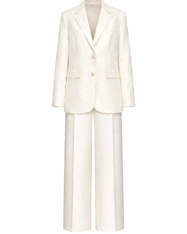Three-piece suit in milk tone-null