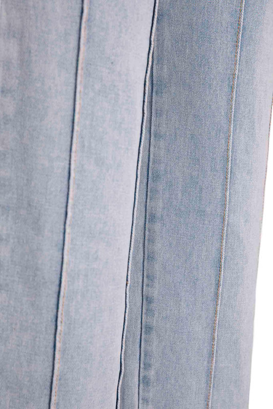Jeans with seam details-null