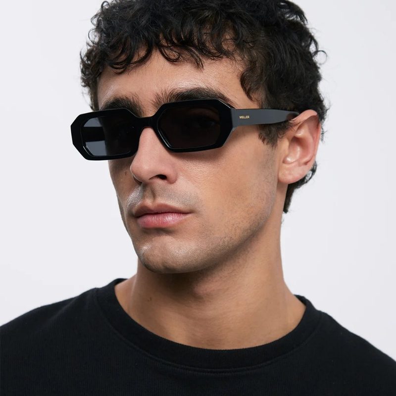 Meller esi unisex polaroid &gamma;&upsilon;&alpha;&lambda;&iota;ά &eta;&lambda;ί&omicron;&upsilon; &mu;&epsilon; &mu;&alpha;ύ&rho;&omicron; &kappa;&omicron;&kappa;&kappa;ά&lambda;&iota;&nu;&omicron; &sigma;&kappa;&epsilon;&lambda;&epsilon;&tau;ό &kappa;&alpha;&iota; &mu;&alpha;ύ&rho;&omicron; &phi;&alpha;&kappa;ό es-tutcar, all black-null