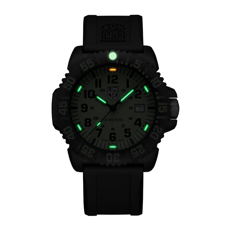 Black resin sport watch-null