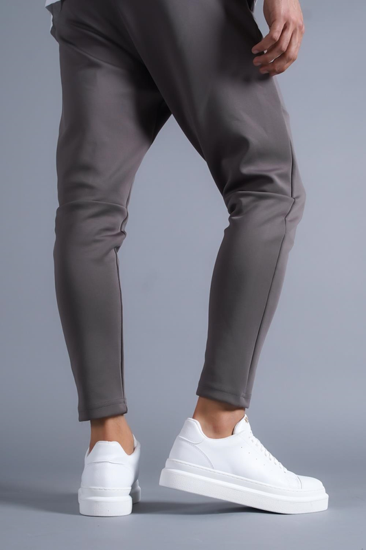 Monochrome sneakers with contrast sole image number null
