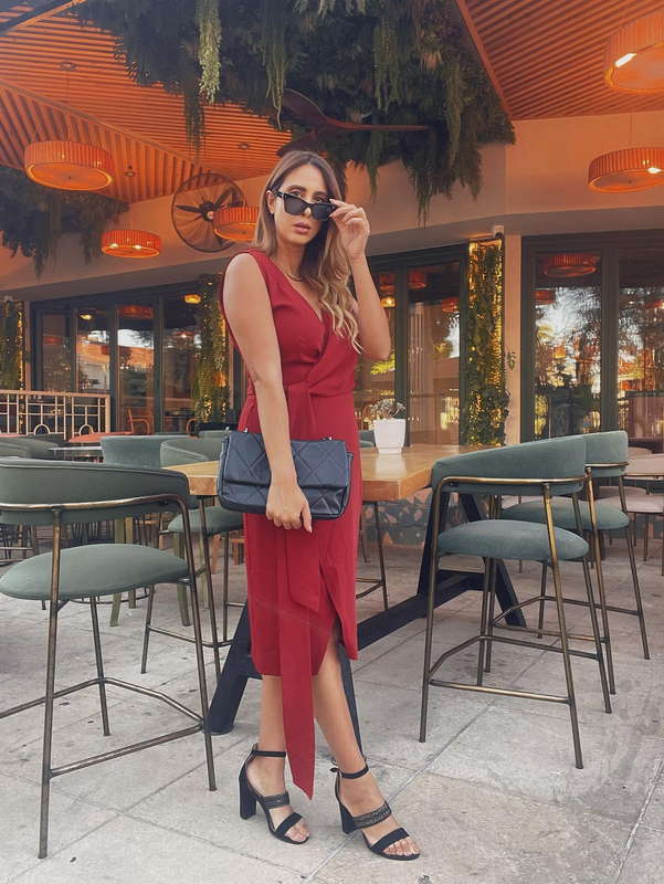 Dress midi sleeveless image number null