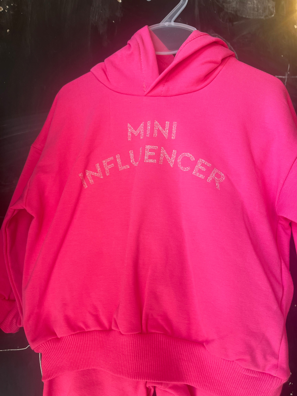 Mini influencer-null
