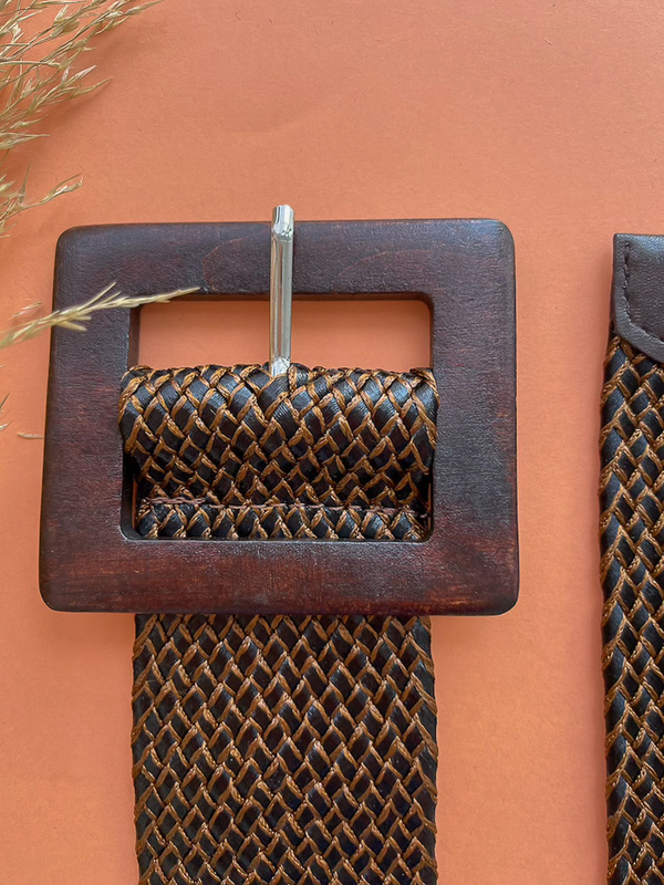 Wooven belt with wooden buckle brown/black image number null