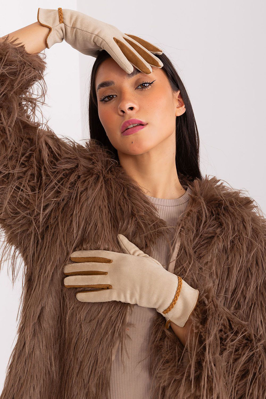 Gloves at image number null