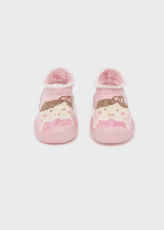 Amelia hugging shoes-null