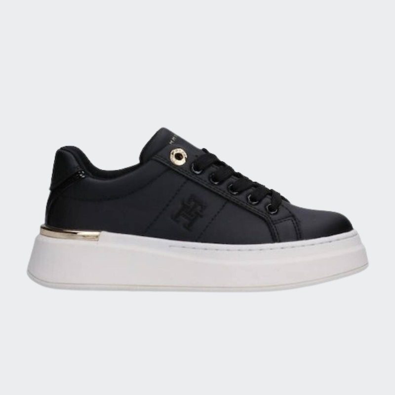 Low cut lace-up sneaker-null