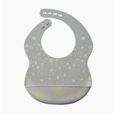 Baby silicone feeding bib - leopard