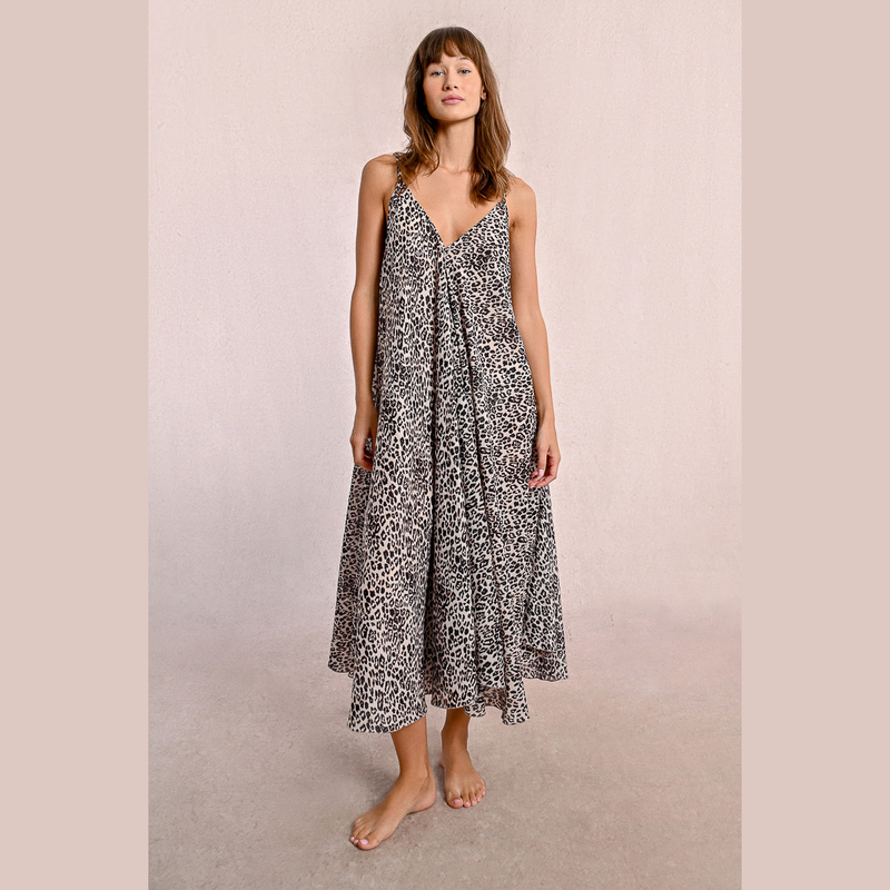 Long flowing dress, leopard print-null