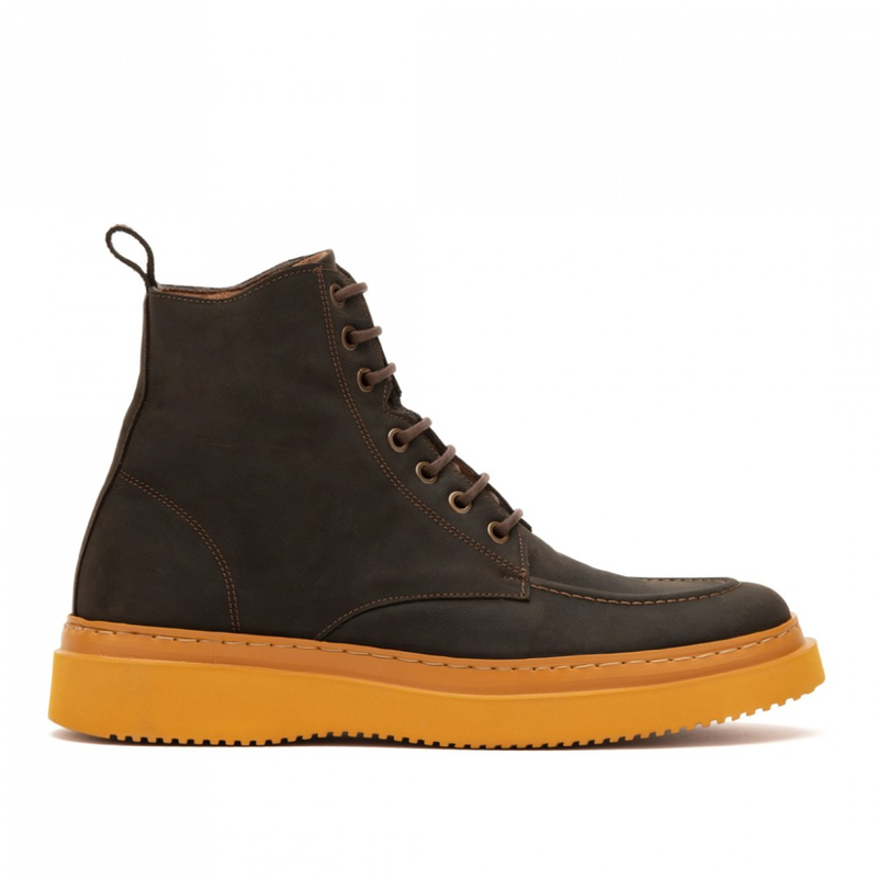 Monochrome boots with contrast sole image number null
