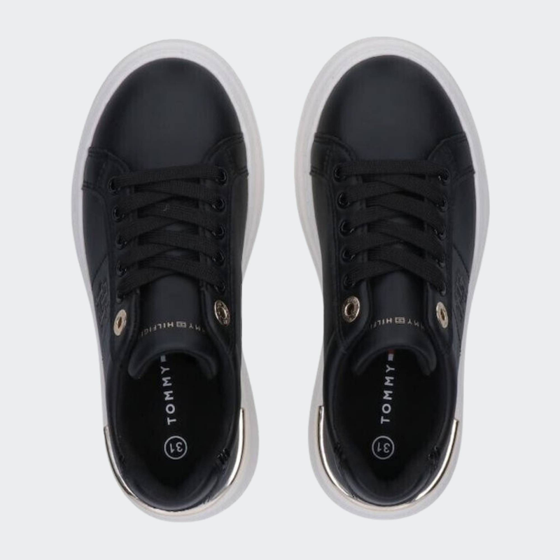 Low cut lace-up sneaker-null