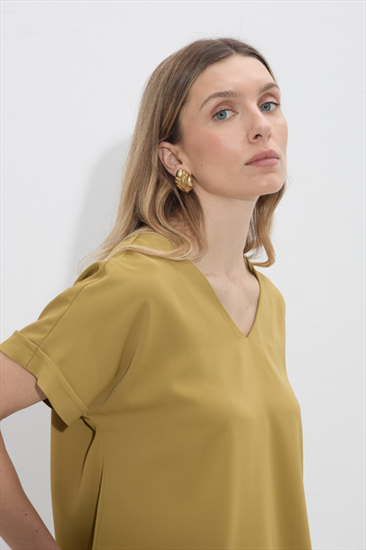Blouse v neck image number null