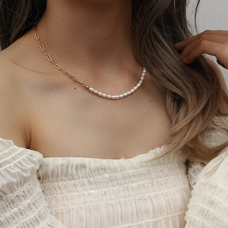 Pearl and chain necklace-null
