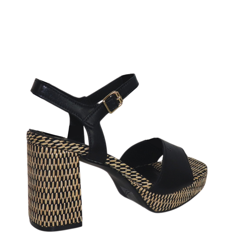 Koniarisshoes &gamma;&upsilon;&nu;&alpha;&iota;&kappa;&epsilon;ί&omicron; &pi;έ&delta;&iota;&lambda;&omicron;-null