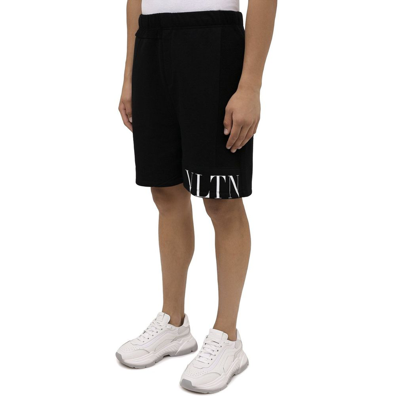 Black modal shorts-null