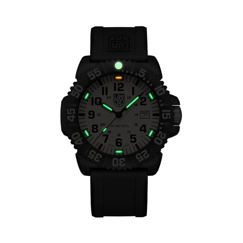 Black resin sport watch-null