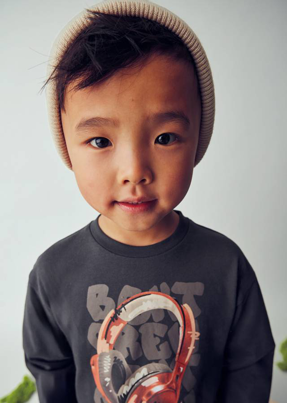 &Mu;&pi;&lambda;&omicron;&upsilon;&zeta;&alpha; music &gamma;&kappa;&rho;&iota; &sigma;&kappa;&omicron;&upsilon;&rho;&omicron;-null