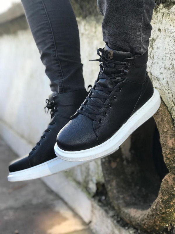 Monochrome boots with contrast sole image number null