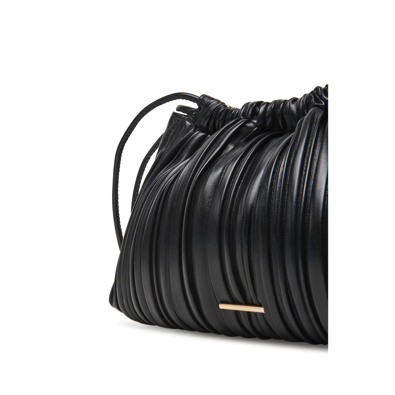 Calvin Klein &gamma;&upsilon;&nu;&alpha;&iota;&kappa;&epsilon;ί&alpha; &tau;&sigma;ά&nu;&tau;&alpha; ώ&mu;&omicron;&upsilon;-null