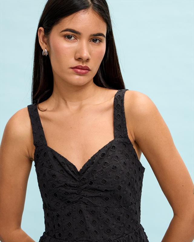 Long tiried dress cutwork-null