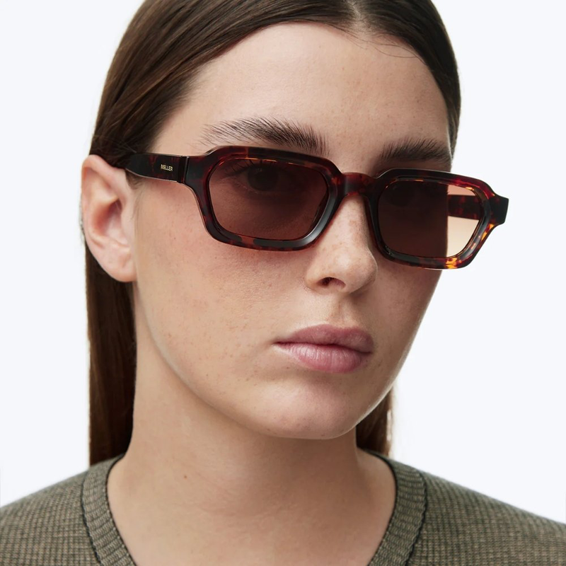 Meller tana unisex polaroid &gamma;&upsilon;&alpha;&lambda;&iota;ά &eta;&lambda;ί&omicron;&upsilon; &mu;&epsilon; &kappa;&alpha;&phi;έ &tau;&alpha;&rho;&tau;&alpha;&rho;&omicron;ύ&gamma;&alpha; &sigma;&kappa;&epsilon;&lambda;&epsilon;&tau;ό &kappa;&alpha;&iota; &kappa;&alpha;&phi;έ &phi;&alpha;&kappa;ό tan-tiggbrown, tigris brown-null