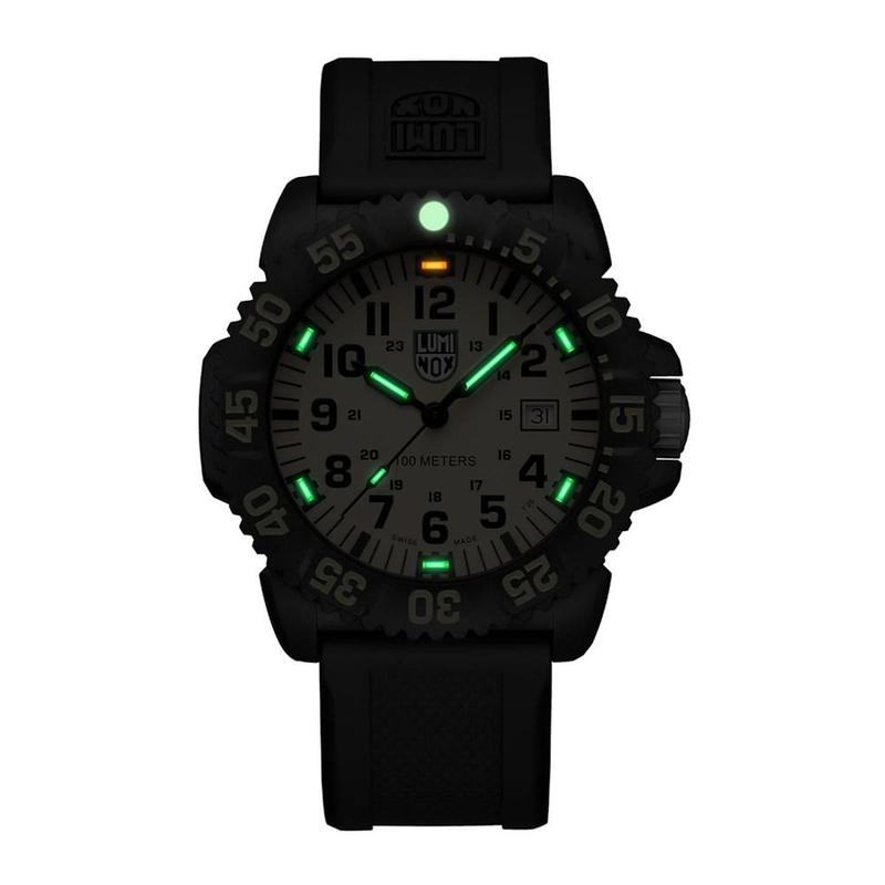 Black resin sport watch-null