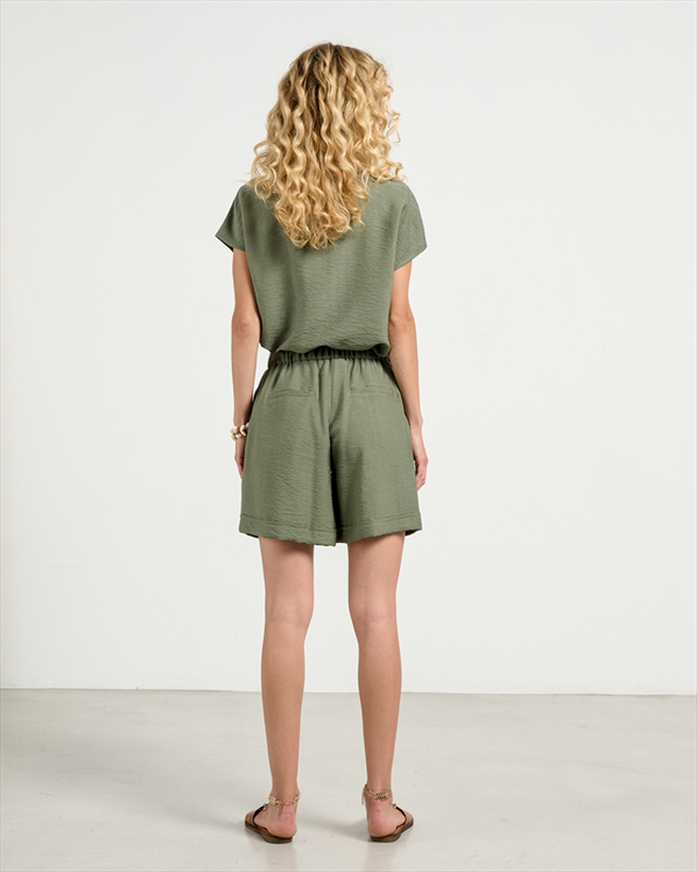 Short elastic waist-null