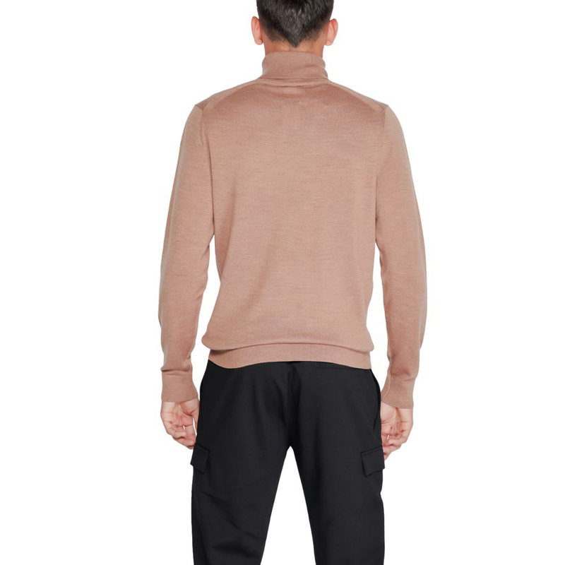 Beige wool turtleneck-null