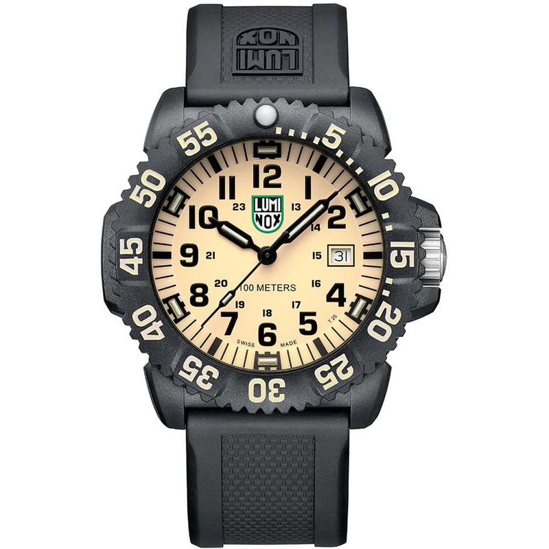 Black resin sport watch-null