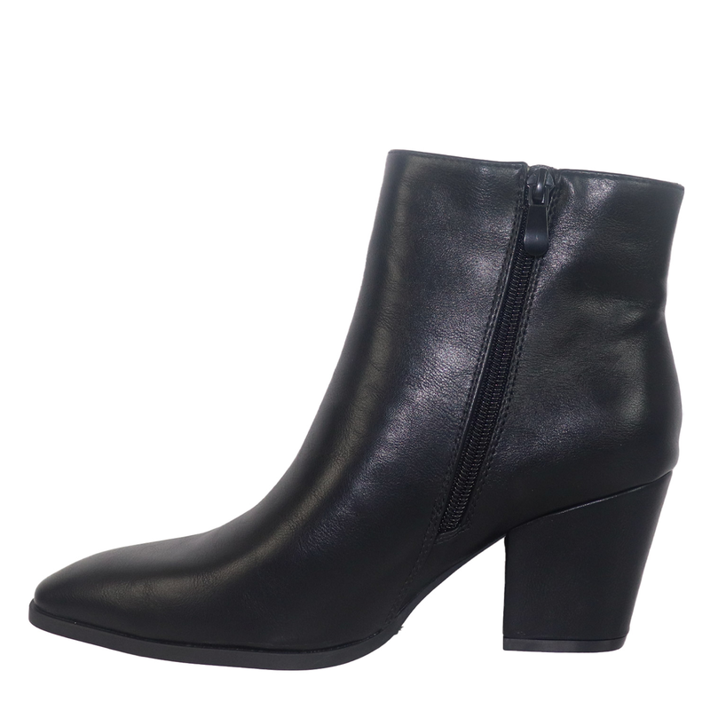 Koniarisshoes &gamma;&upsilon;&nu;&alpha;&iota;&kappa;&epsilon;ί&omicron; &mu;&pi;&omicron;&tau;ά&kappa;&iota;-null