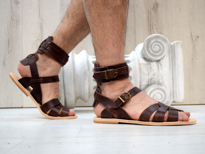 Brown men sandals with high quality Genuine leather and free expedited shipping.