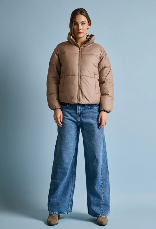 Wide leg jeans by desiree-null