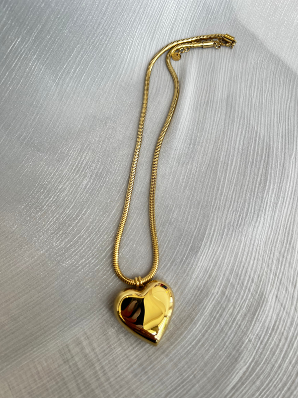 Heart necklace-null